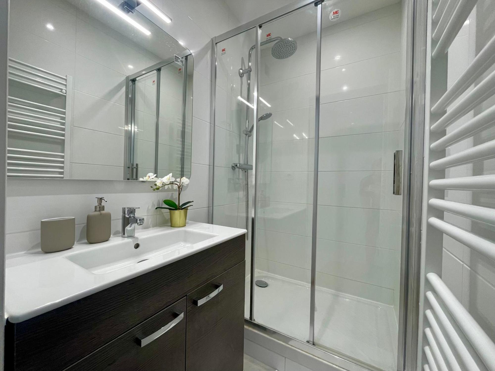 Bngo I Le Spacieux I 3 Chambres, 2 Salles De Bain, Parking Prive Gratuit, 8 Personnes, Vieux Lyon Hypercentre Eksteriør billede