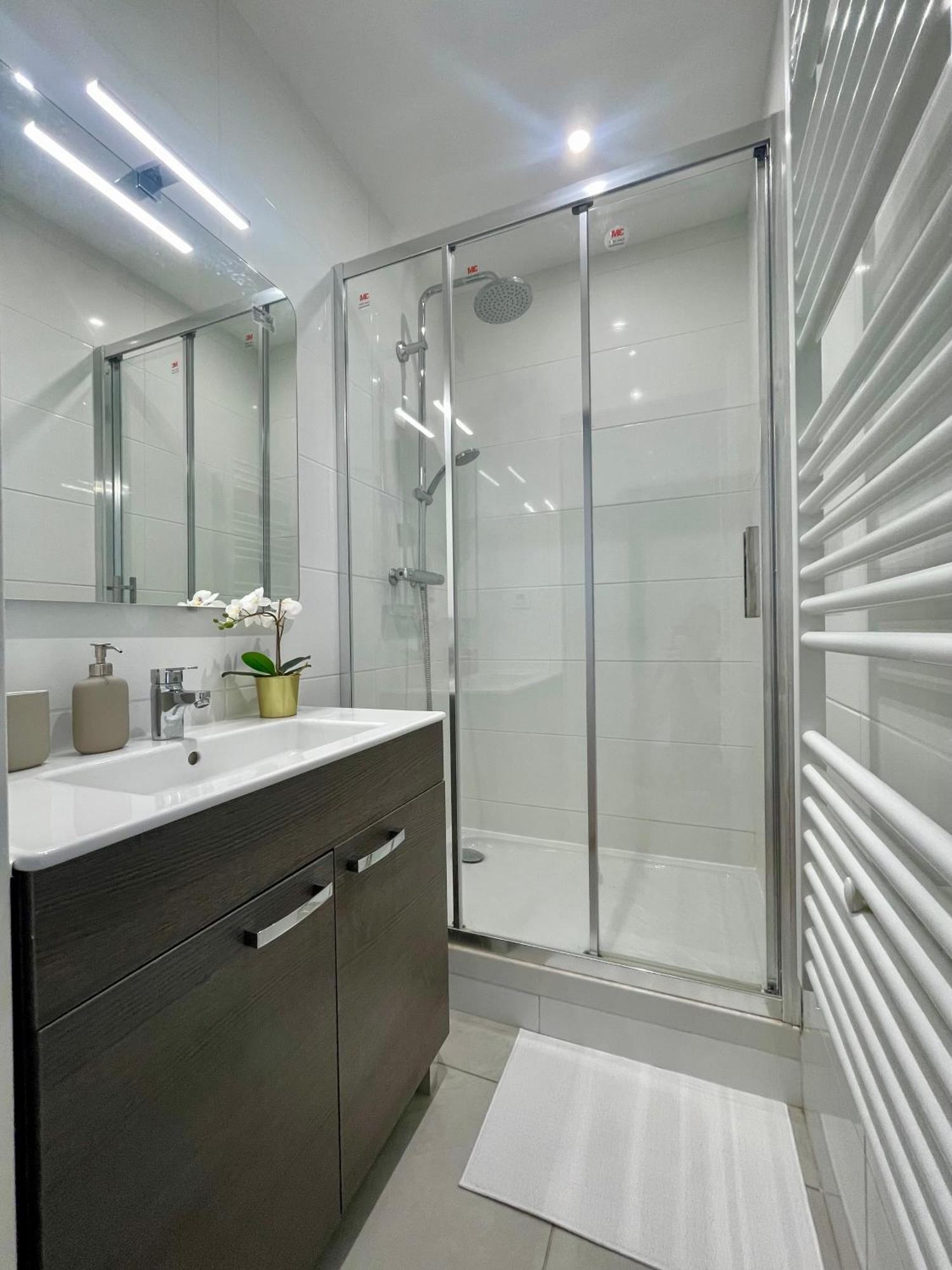 Bngo I Le Spacieux I 3 Chambres, 2 Salles De Bain, Parking Prive Gratuit, 8 Personnes, Vieux Lyon Hypercentre Eksteriør billede